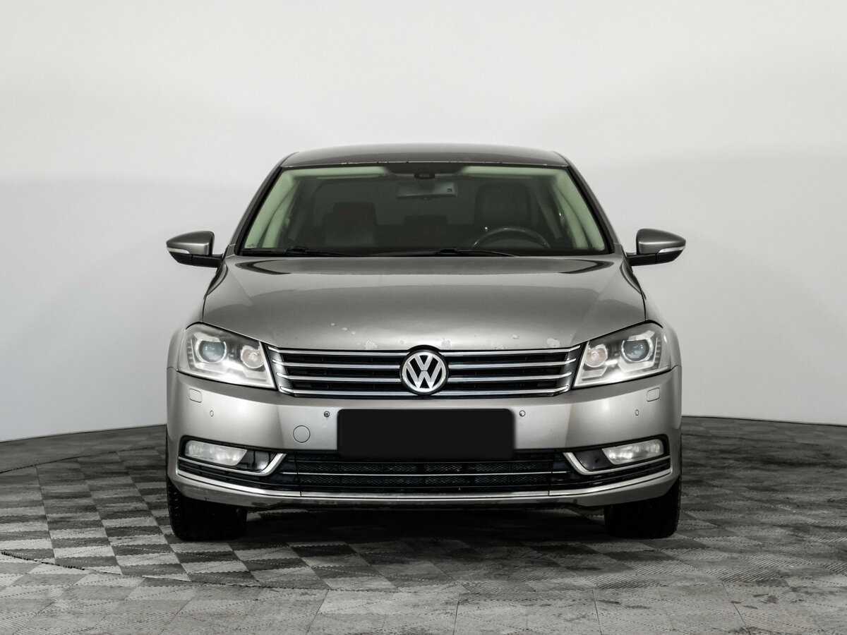 Volkswagen Passat, 2012 - фото №2