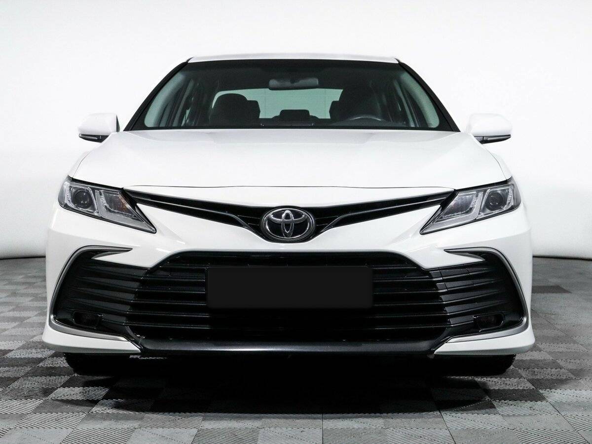 Toyota Camry, 2021 - фото №2