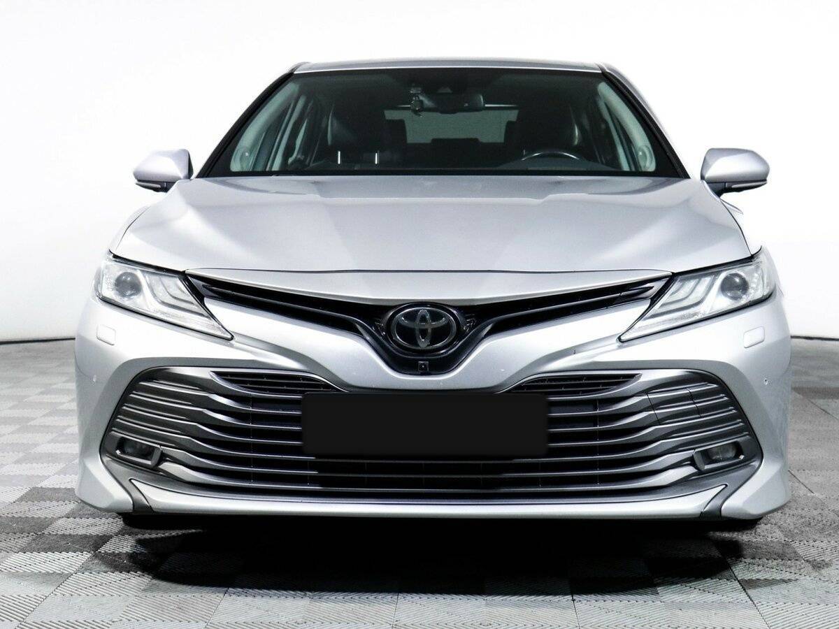 Toyota Camry, 2018 - фото №2