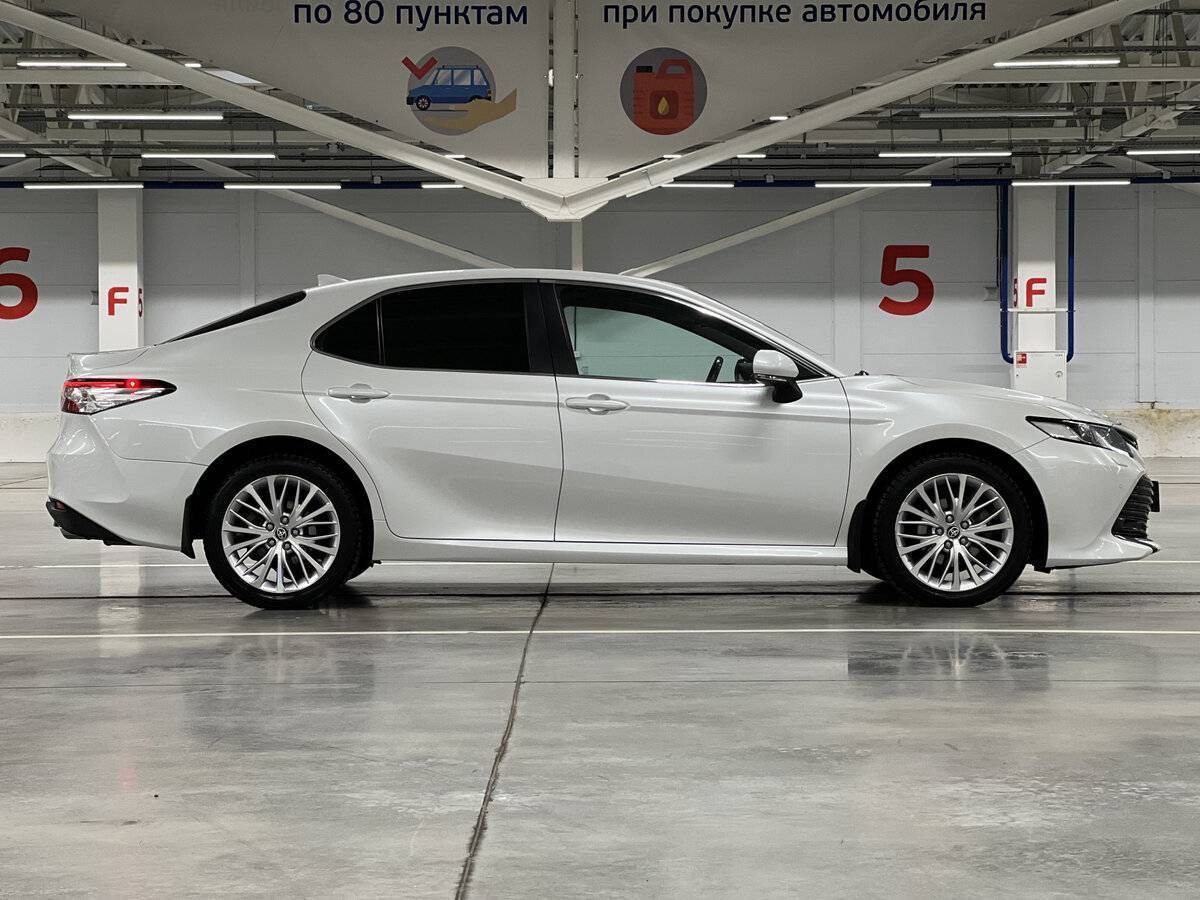 Toyota Camry, 2021 - фото №4
