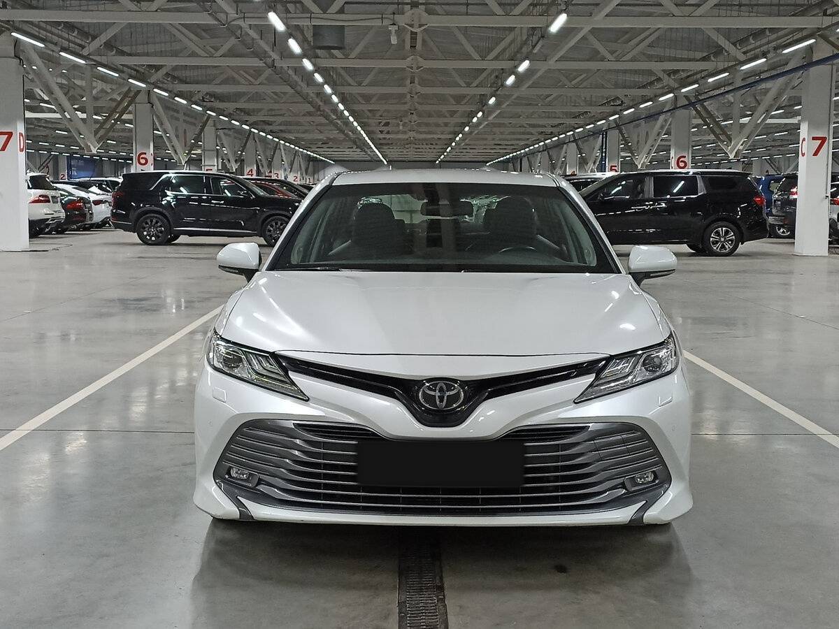 Toyota Camry, 2019 - фото №2