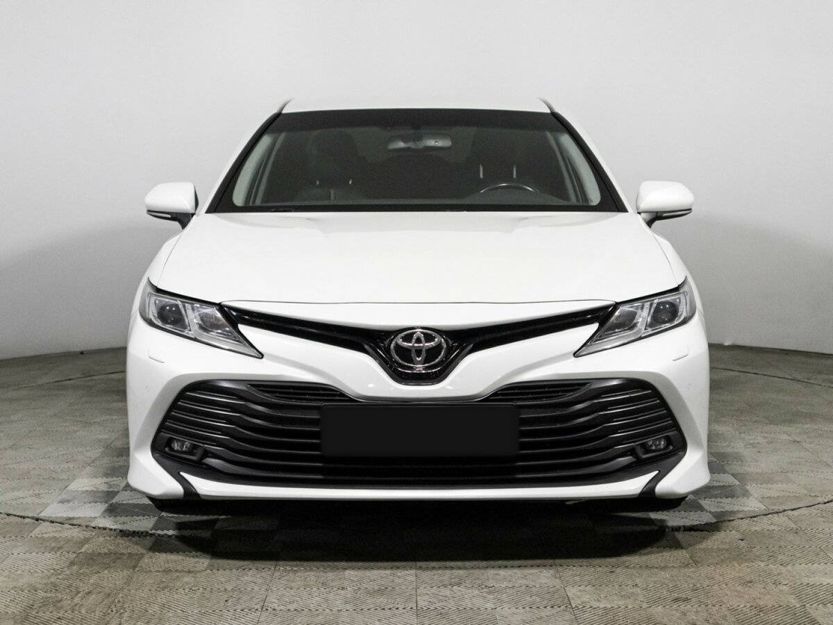 Toyota Camry, 2020 - фото №2