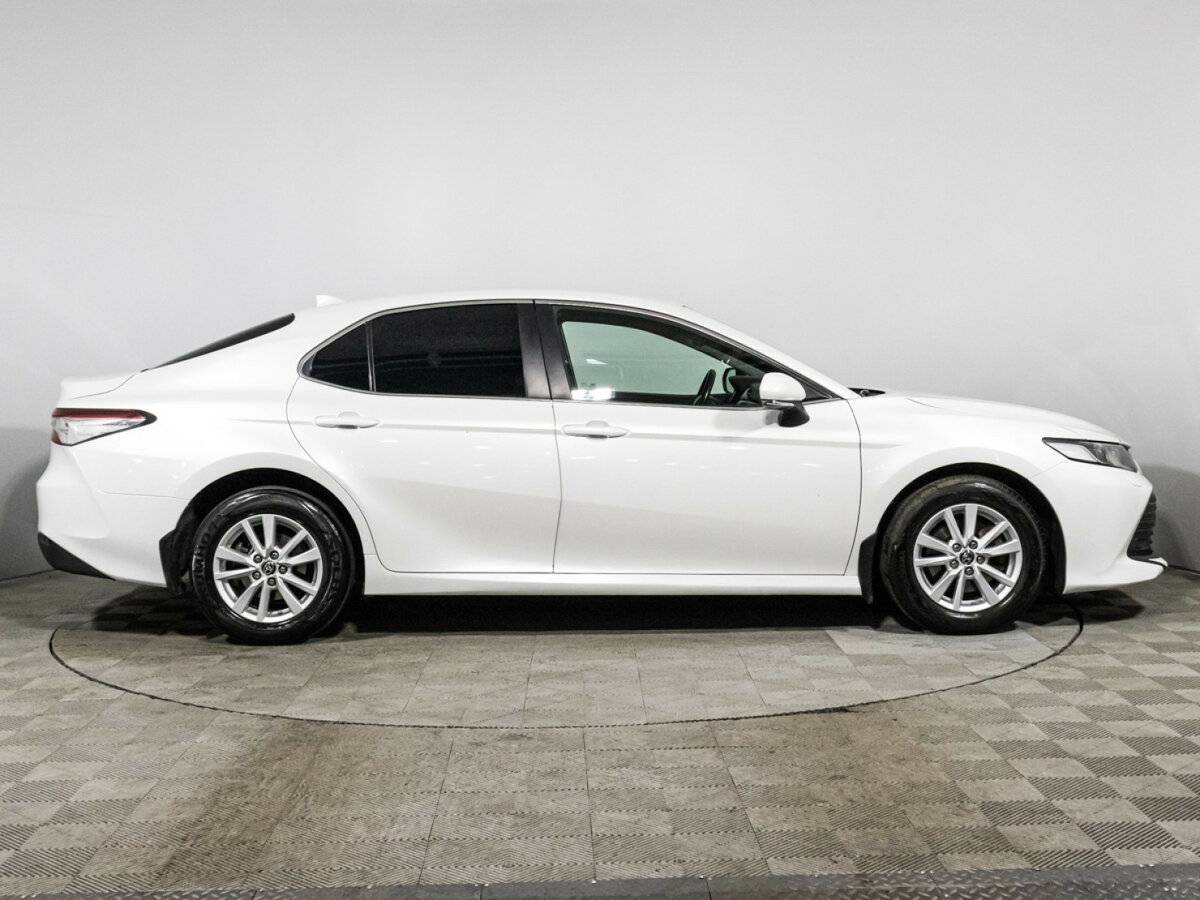 Toyota Camry, 2020 - фото №4
