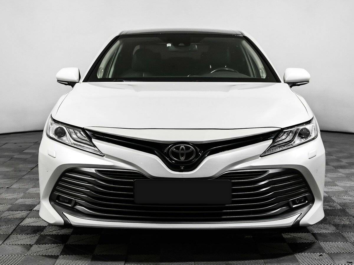 Toyota Camry, 2019 - фото №2
