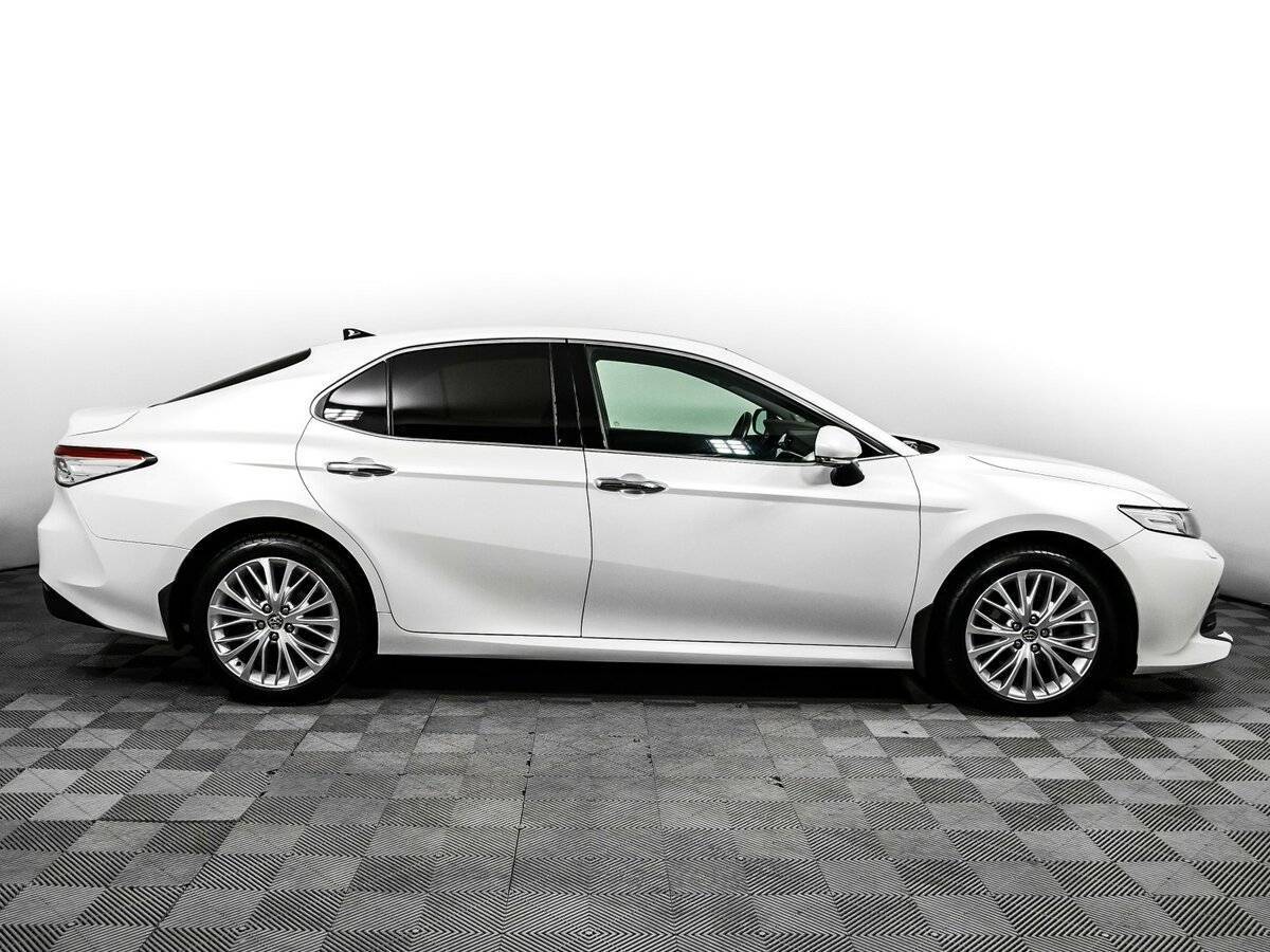 Toyota Camry, 2019 - фото №4