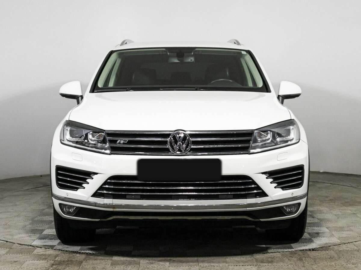 Volkswagen Touareg, 2015 - фото №2