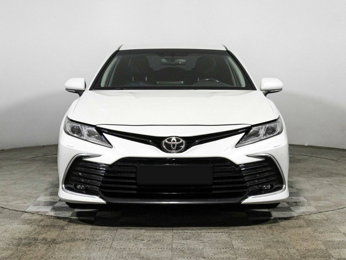 Toyota Camry, 2021 - фото №2