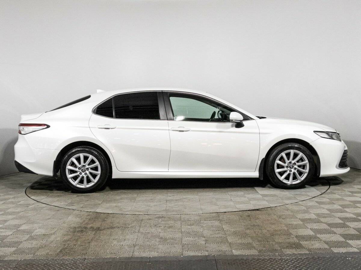 Toyota Camry, 2021 - фото №4
