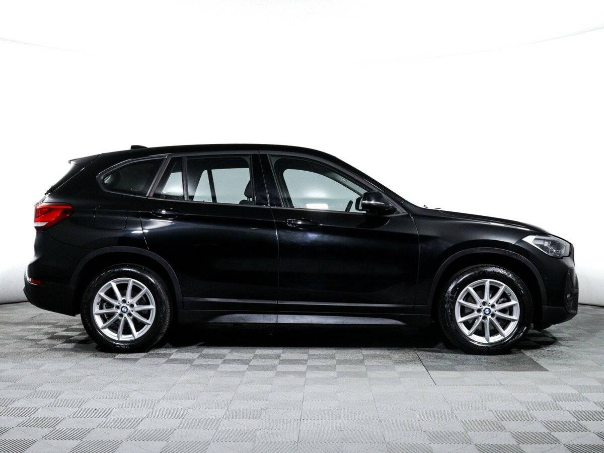 BMW X1 18i sDrive, 2021 - фото №4
