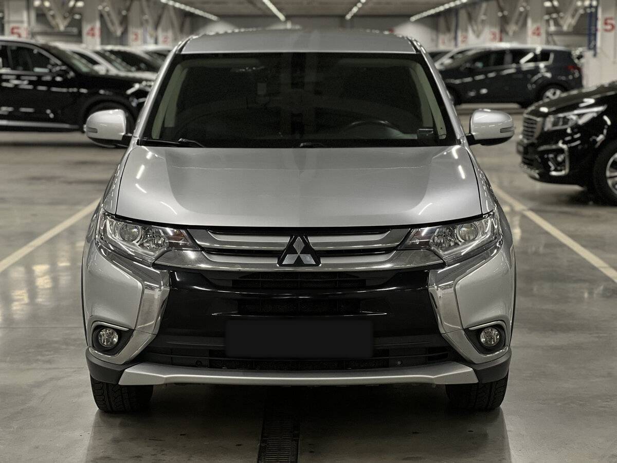 Mitsubishi Outlander, 2017 - фото №2