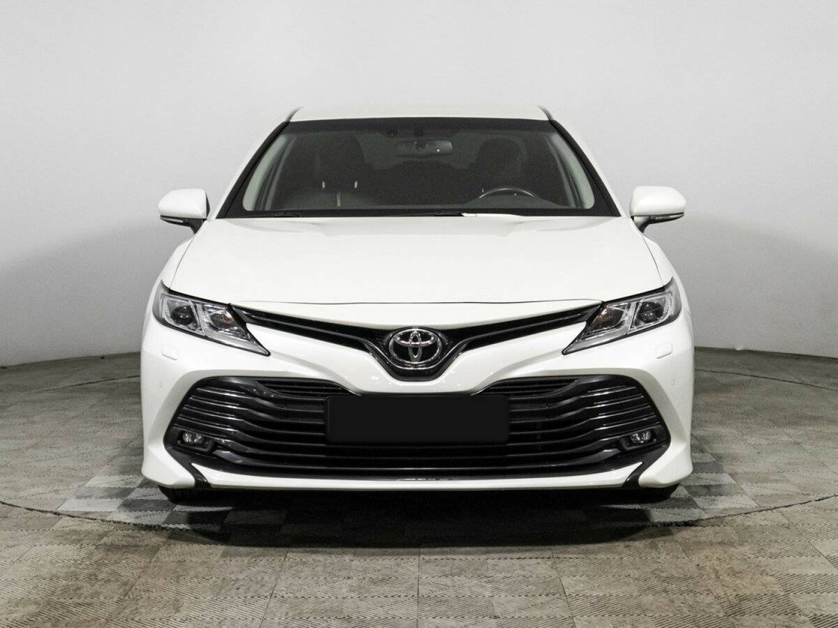 Toyota Camry, 2020 - фото №2
