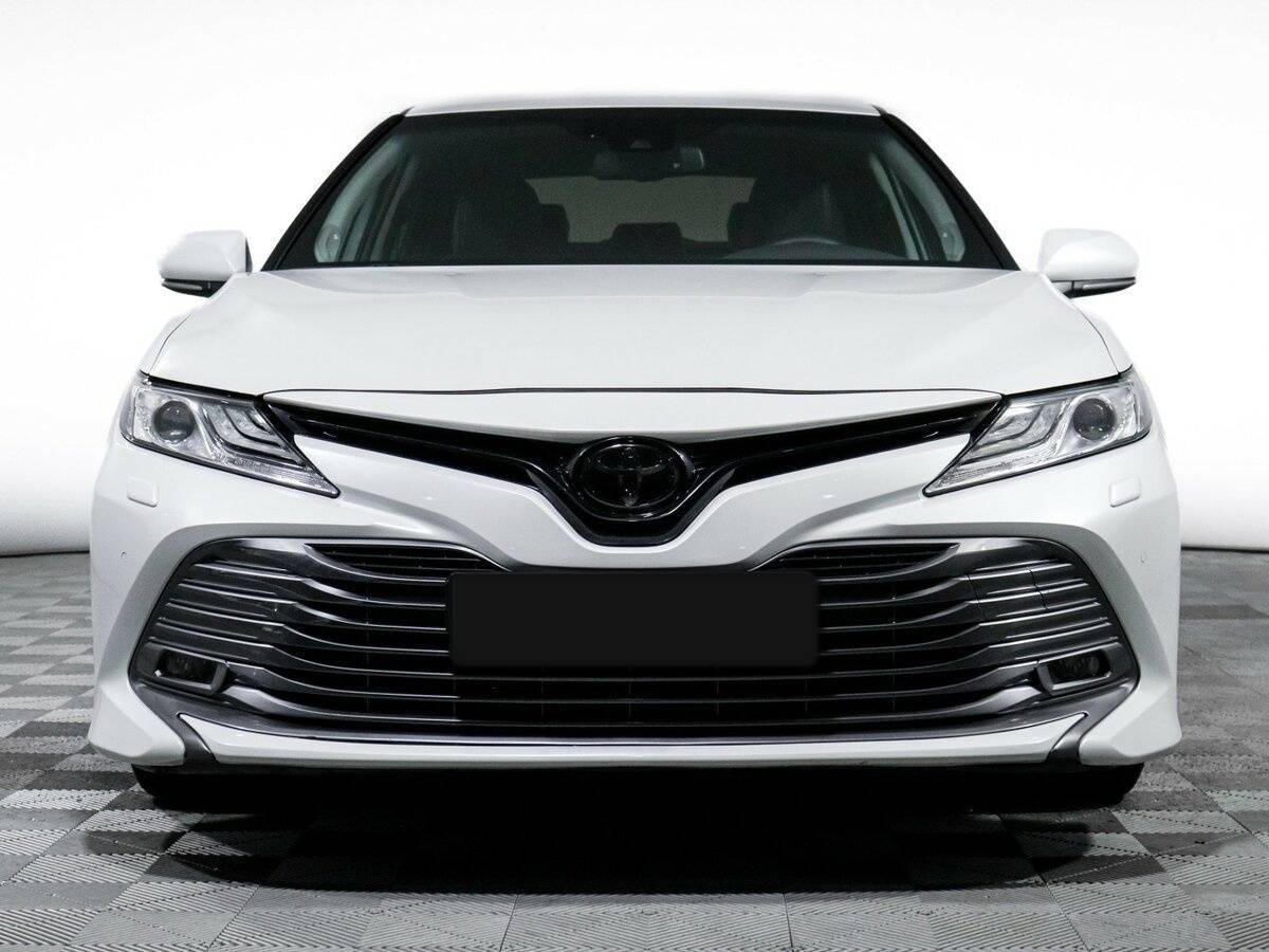 Toyota Camry, 2019 - фото №2