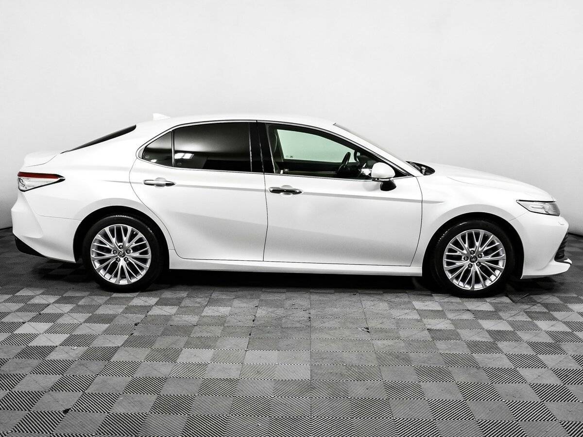 Toyota Camry, 2020 - фото №4