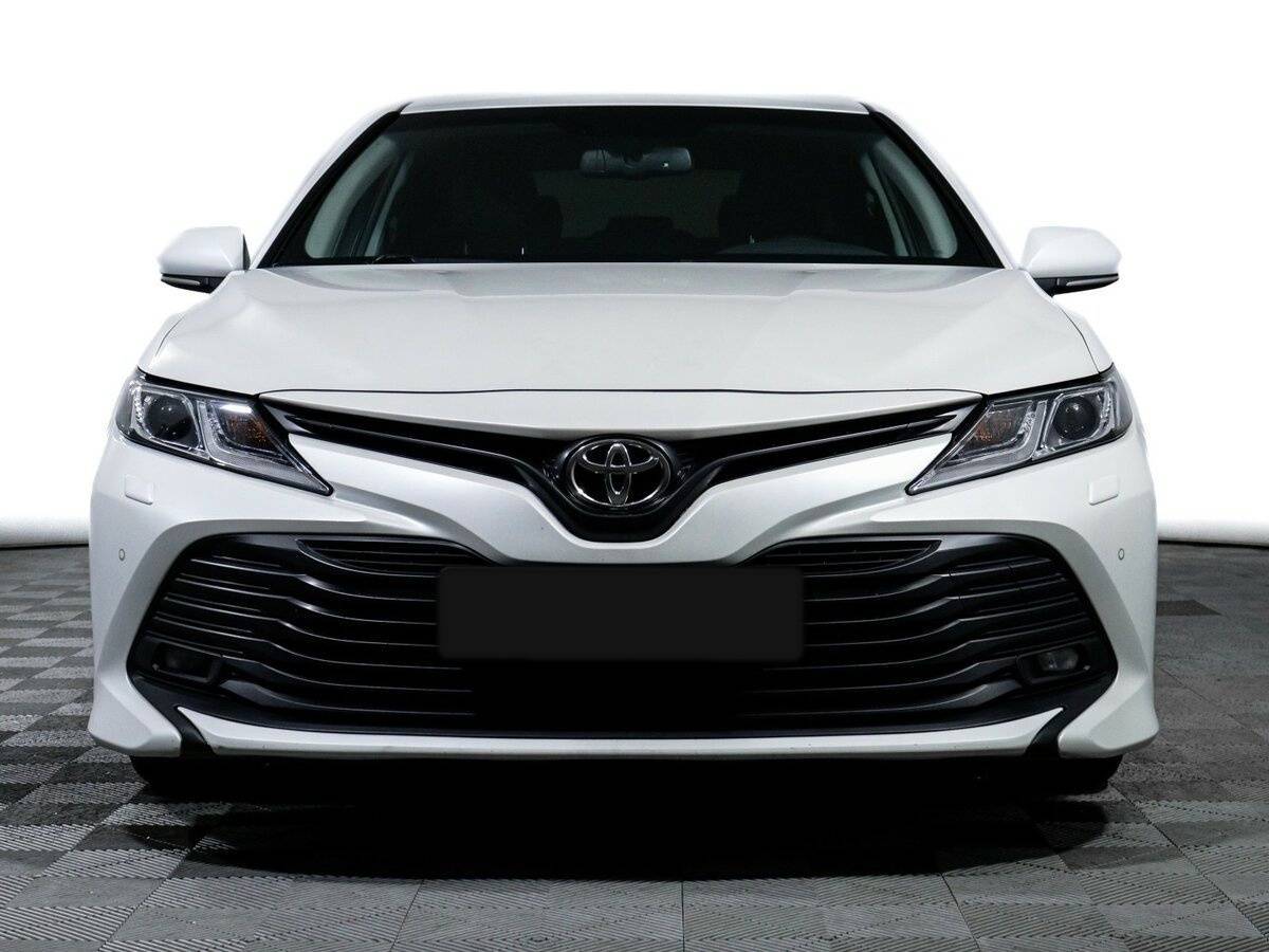 Toyota Camry, 2019 - фото №2