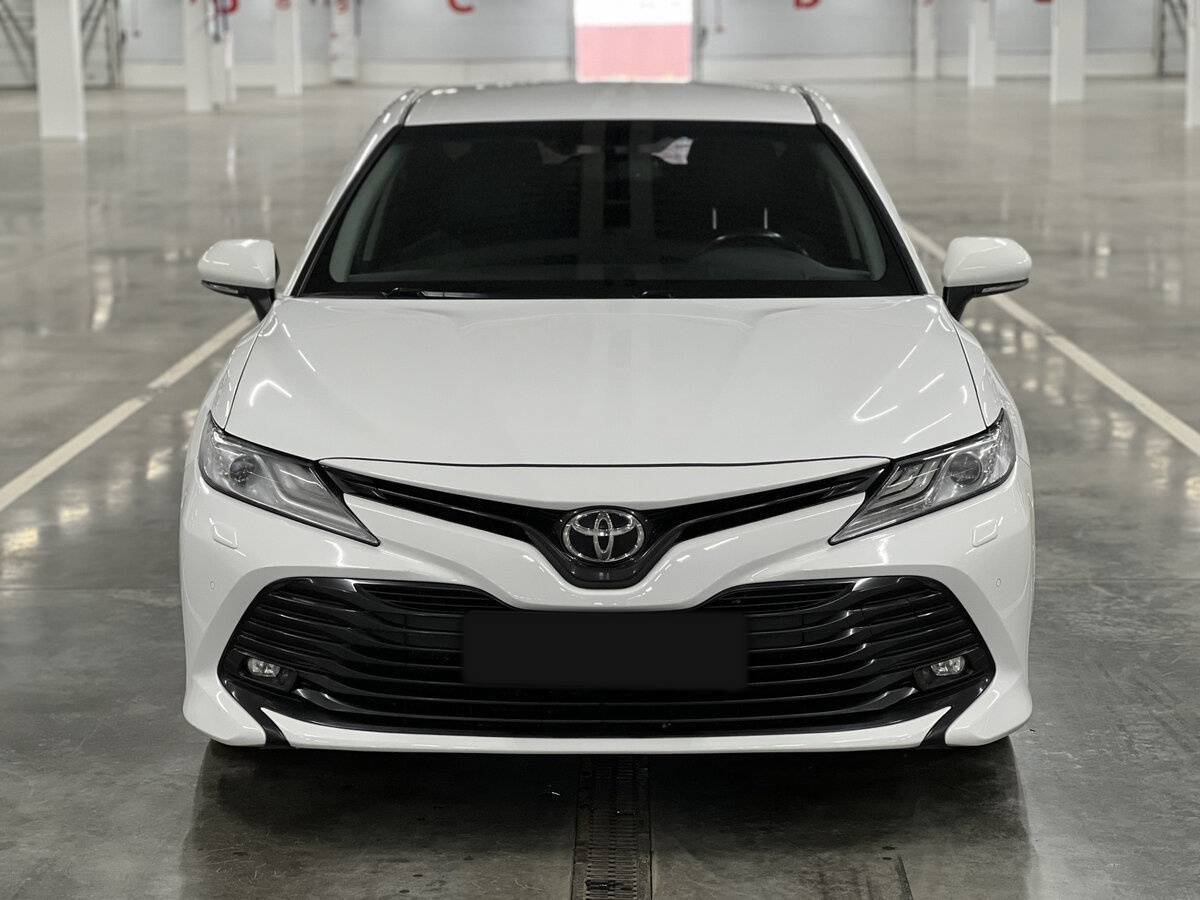 Toyota Camry, 2018 - фото №2