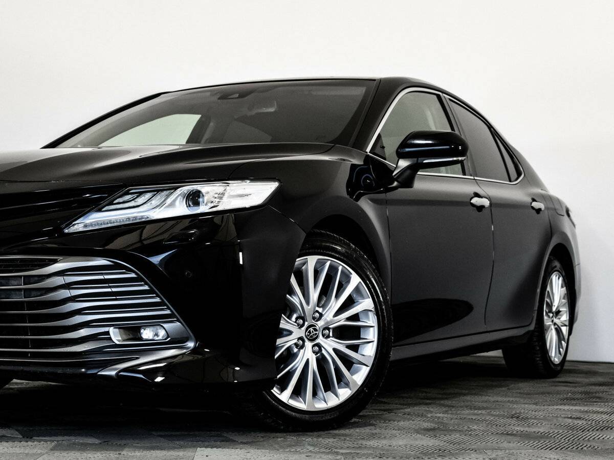Toyota Camry, 2019 - фото №2