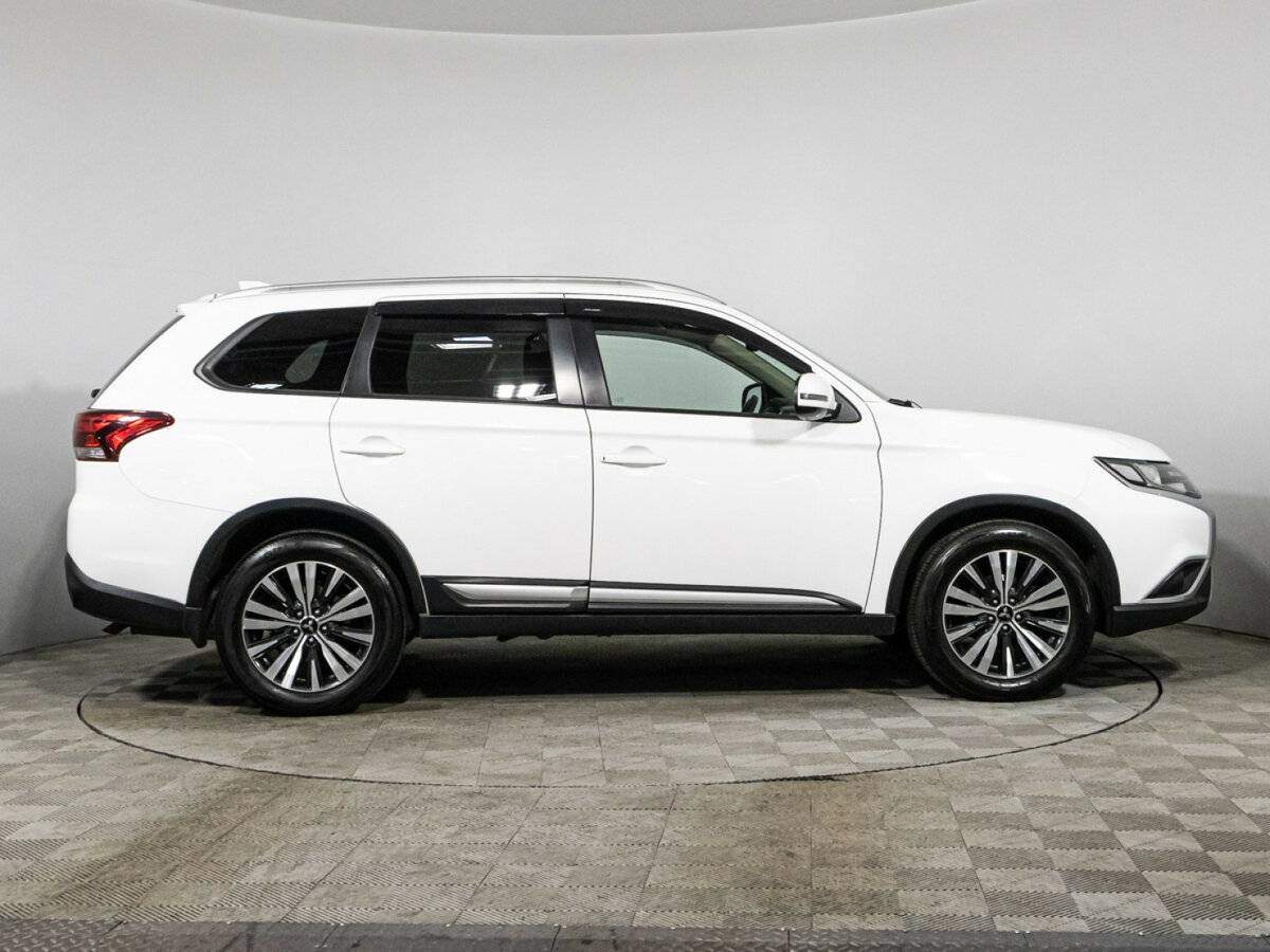 Mitsubishi Outlander, 2018 - фото №4