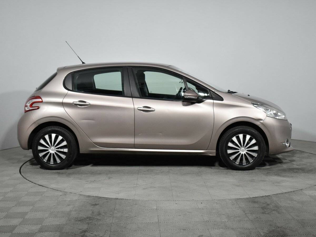 Peugeot 208, 2014 - фото №4