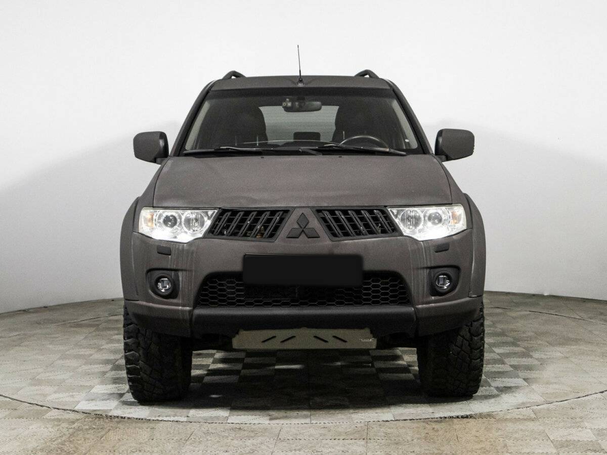 Mitsubishi Pajero Sport, 2012 - фото №2