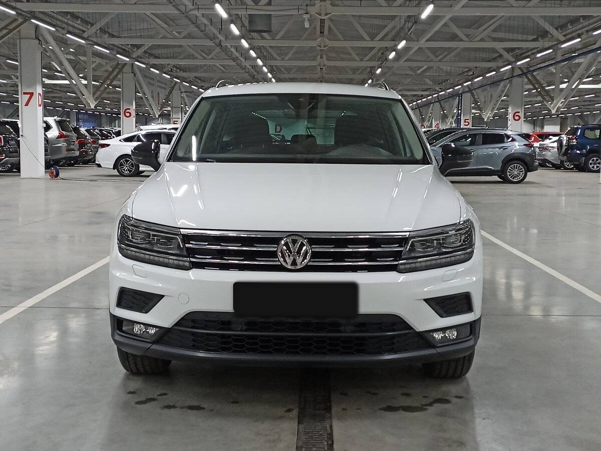 Volkswagen Tiguan, 2020 - фото №2