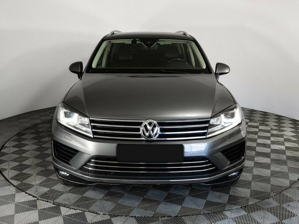 Volkswagen Touareg, 2016 - фото №2