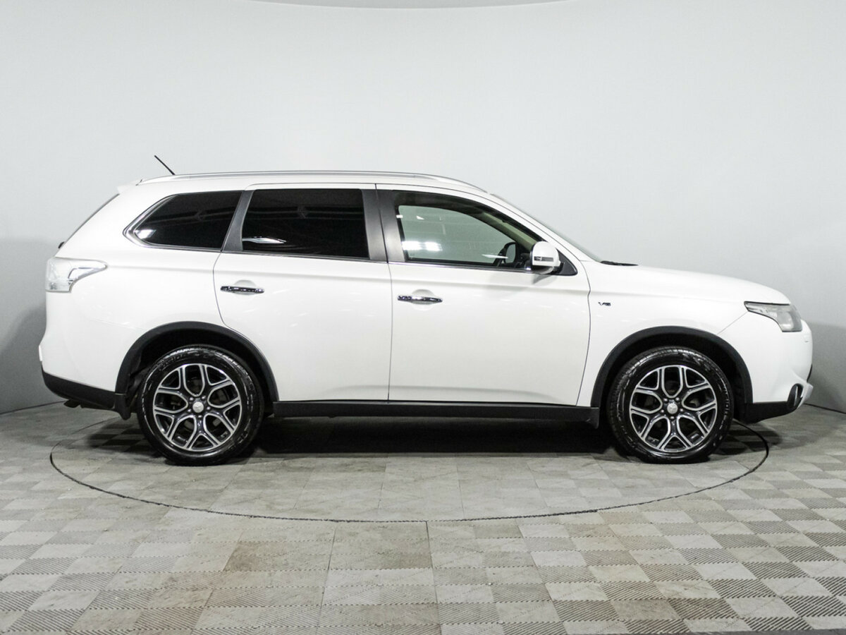 Mitsubishi Outlander III Рестайлинг, 2014 - фото №4