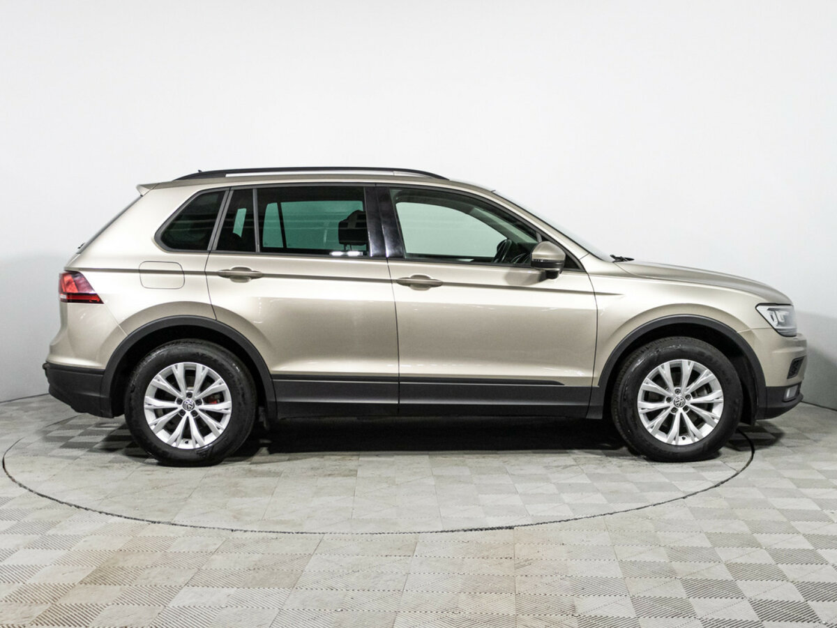 Volkswagen Tiguan II, 2019 - фото №4