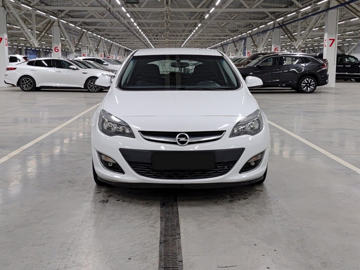 Opel Astra J Рестайлинг, 2013 - фото №2