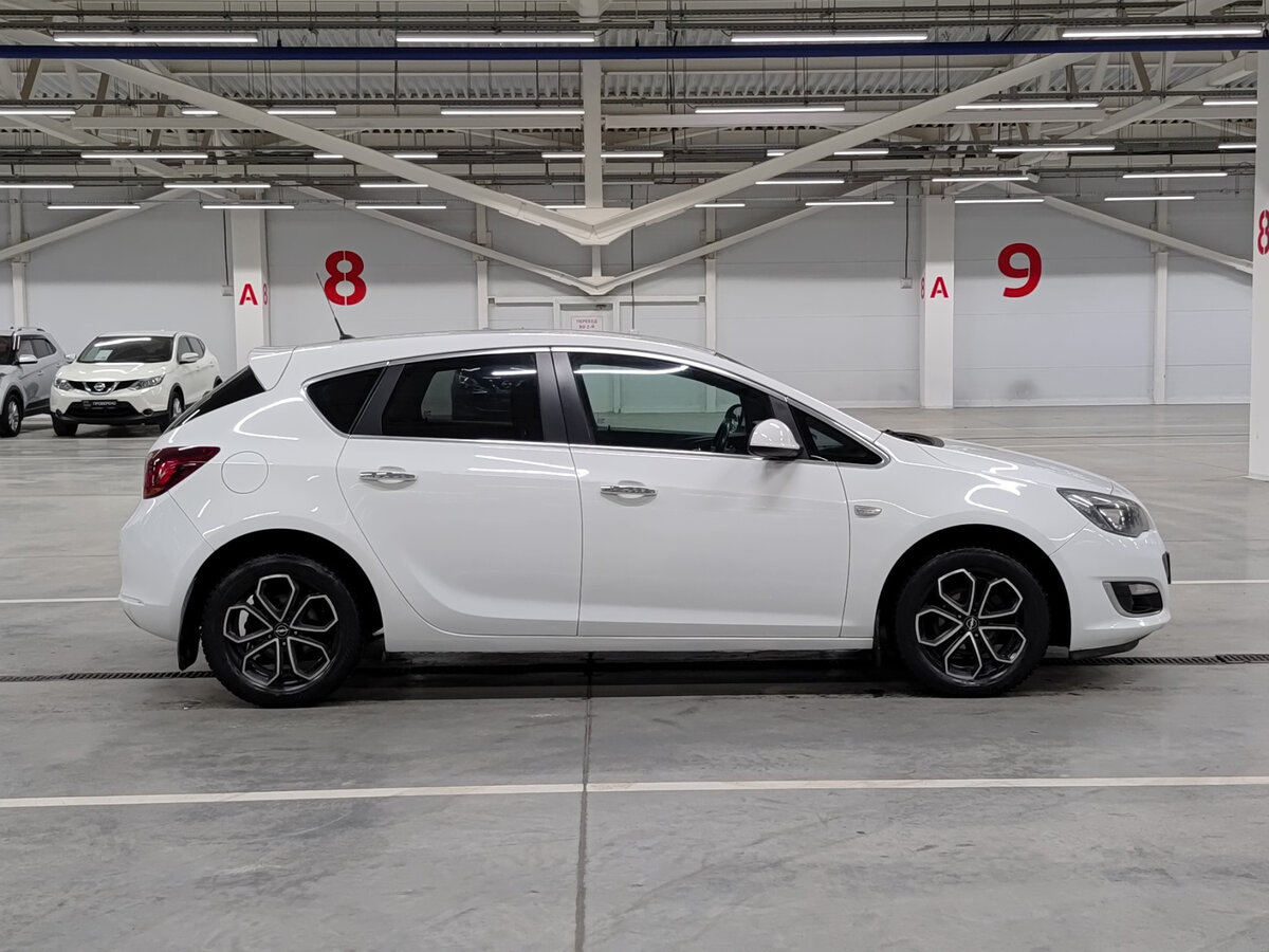 Opel Astra J Рестайлинг, 2013 - фото №4
