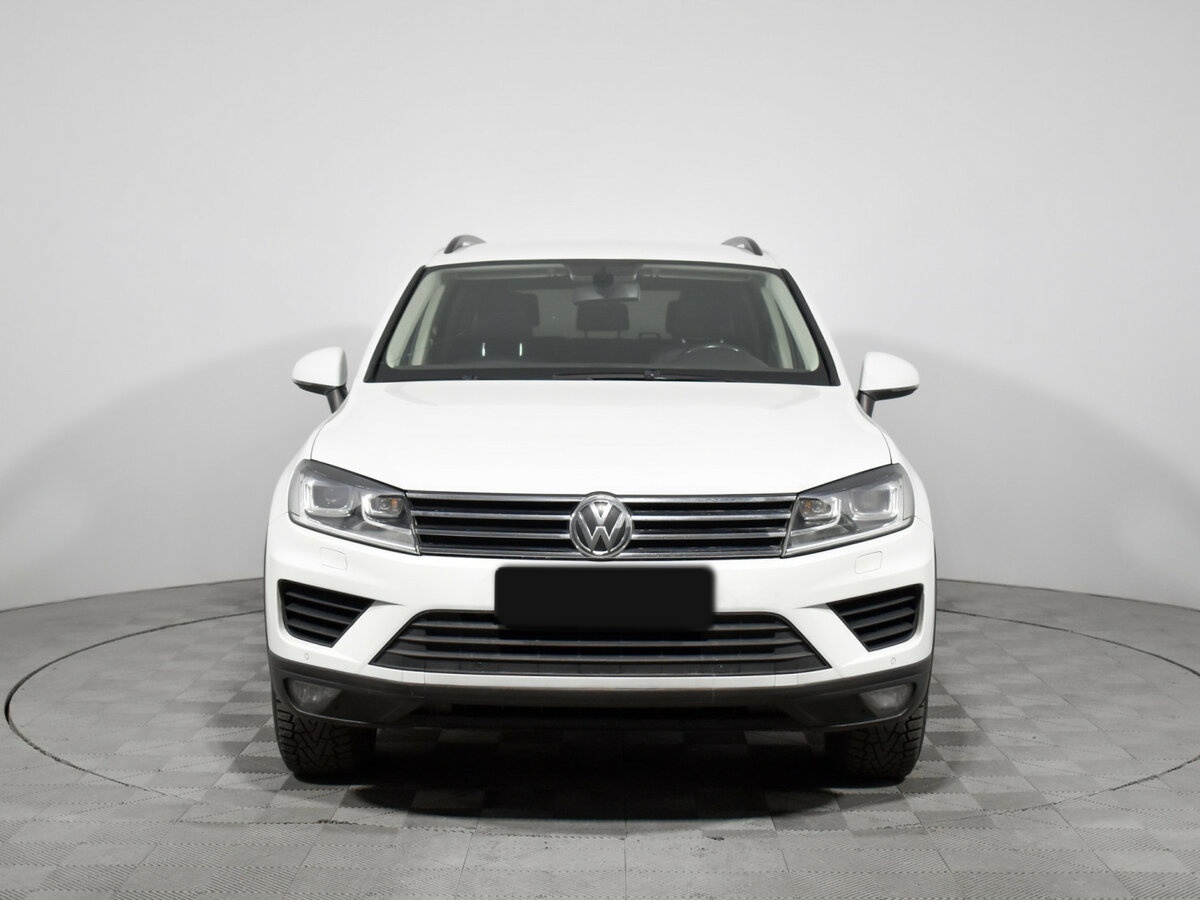 Volkswagen Touareg II Рестайлинг, 2015 - фото №2