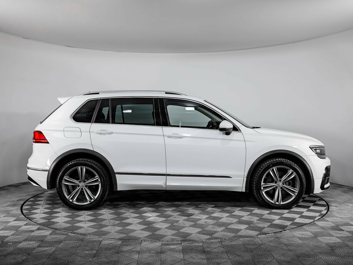 Volkswagen Tiguan II, 2019 - фото №4