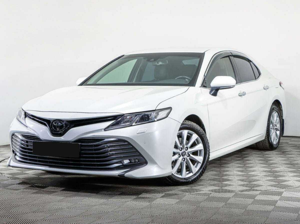 Toyota Camry, 2018 - фото №1